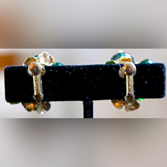VENDOME EARRINGS GREEN DEPRESSION GLASS & GREEN CRYSTALS GOLD VINTAGE CLIP ON - Picture 8 of 8